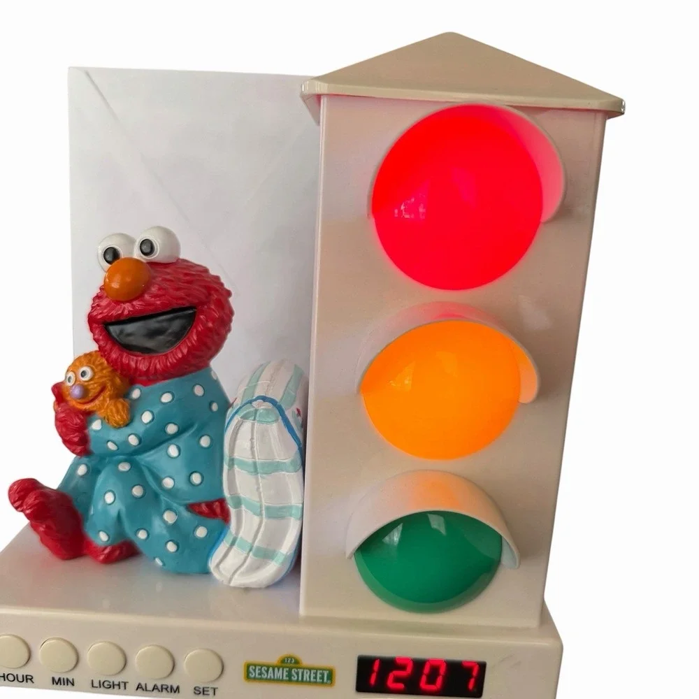 Sesame Street ELMO's Bedtime Traffic Stop Light Alarm Clock Wake Time Kids